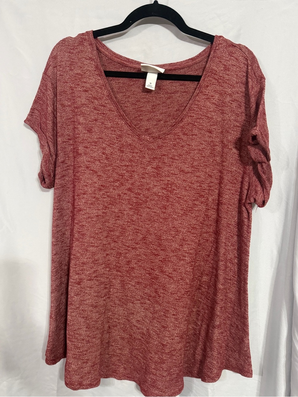 Ava & Viv Heathered Rose V-Neck Short Sleeve Top